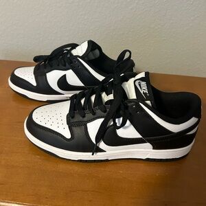 Women’s Nike dunk panda size 8